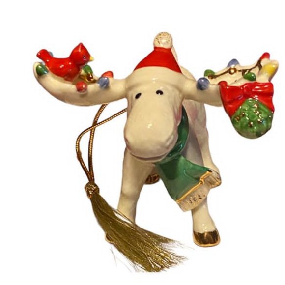 2019 Lenox Under the Mistletoe with Marcel the Moose Ornament - Picture 3 of 9